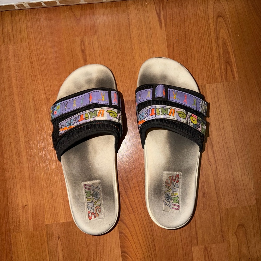 Colorful Love Unites Men’s Slides